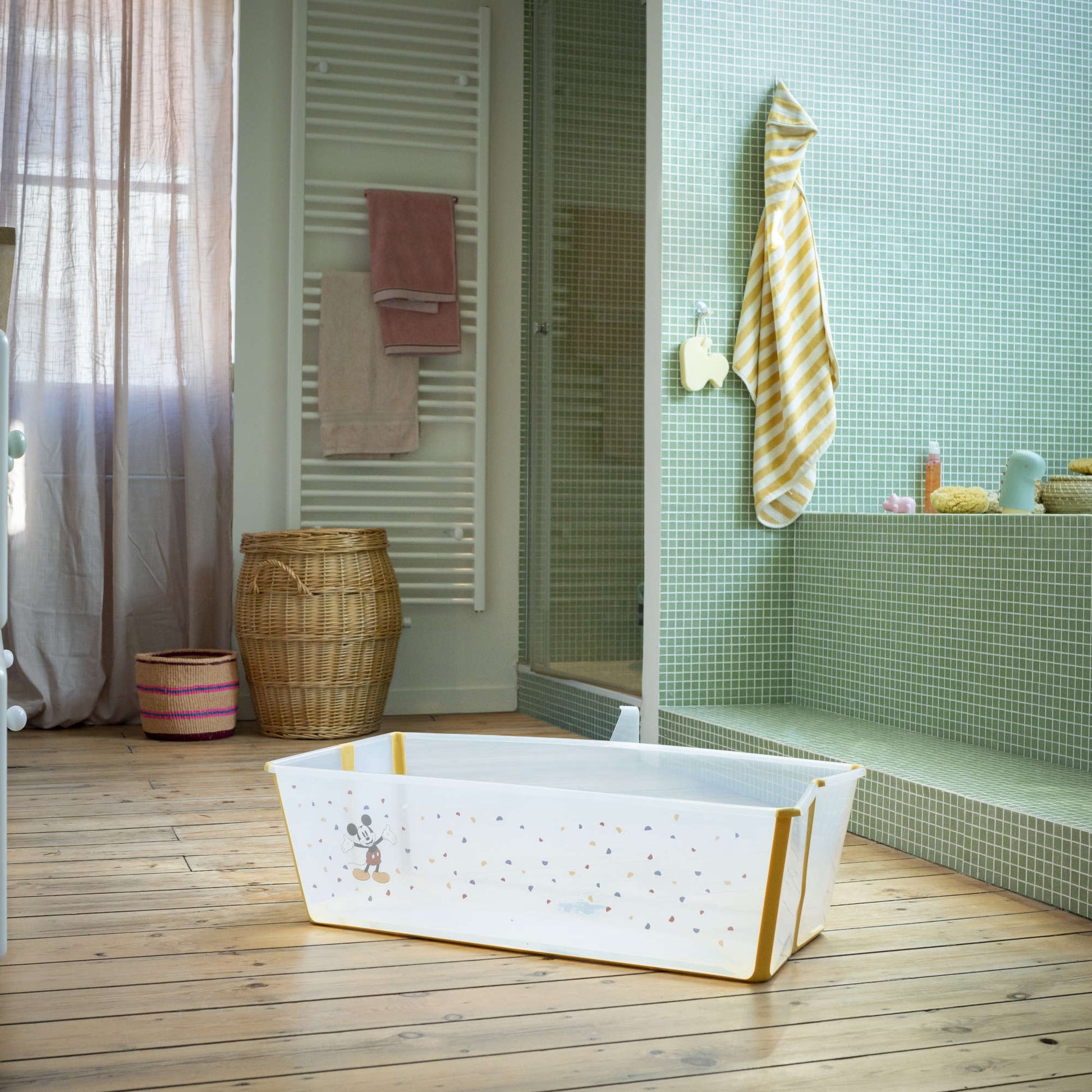 stokke flexi bath transparent pink Stokke Flexi Bath X-Large – Swaddles Baby