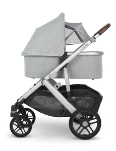 The sun visor of Mega babies' Vista V2 stroller will protect your baby from the sun.