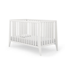 Load image into Gallery viewer, dadada Boston 3-in-1 Convertible Crib
