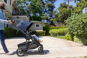 Use UPPAbaby CRUZ V2, featured by Mega babies, in parent or world facing mode.