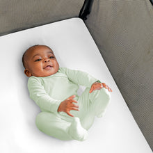 Load image into Gallery viewer, Chicco Alfa Lite Playard Sheets - White Sketch
