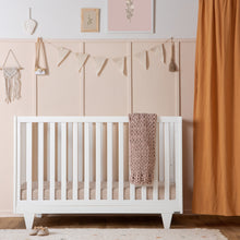 Load image into Gallery viewer, dadada Cambridge 3-in-1 Convertible Crib
