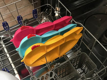 Load image into Gallery viewer, Innobaby Din Din SMART Silicone Suction Divided Plate - Chicken
