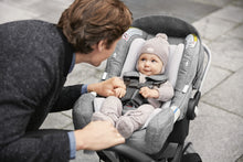 Load image into Gallery viewer, Stokke Pipa By Nuna Car Seat And Base
