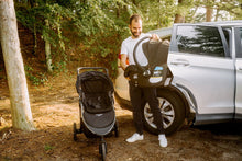 Load image into Gallery viewer, Maxi Cosi Gia XP 3-Wheel Travel System
